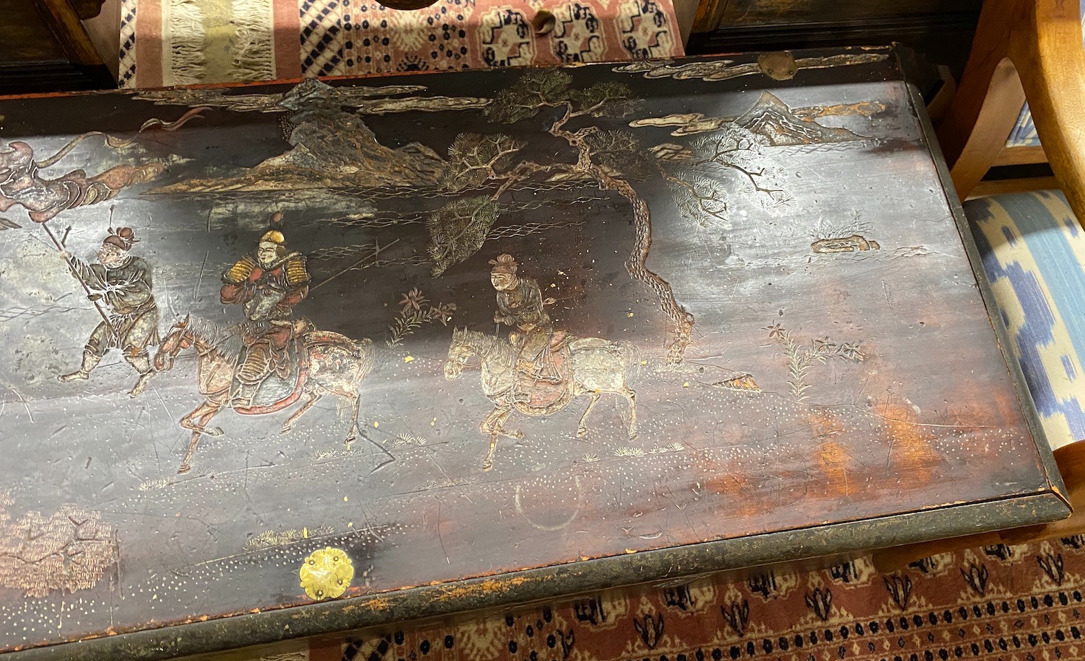 A Chinese painted coffer, width 130cm, depth 51cm, height 54cm